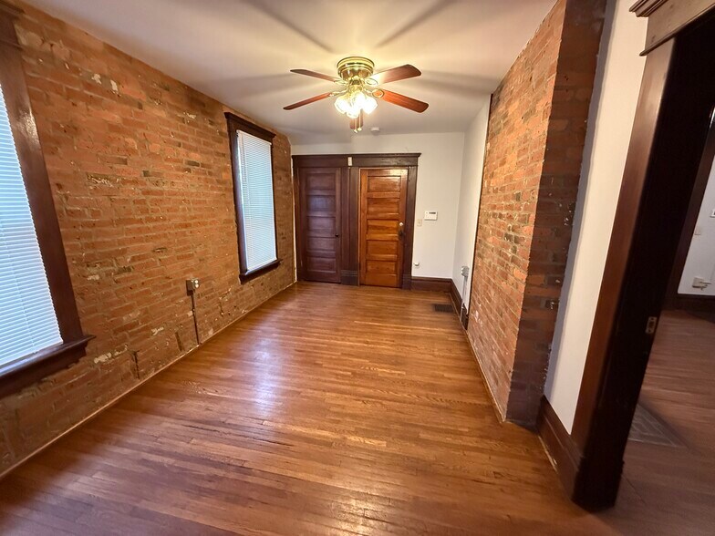 Building Photo - 1360 S High St