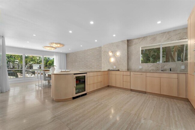 Building Photo - 1250 NE 87th St