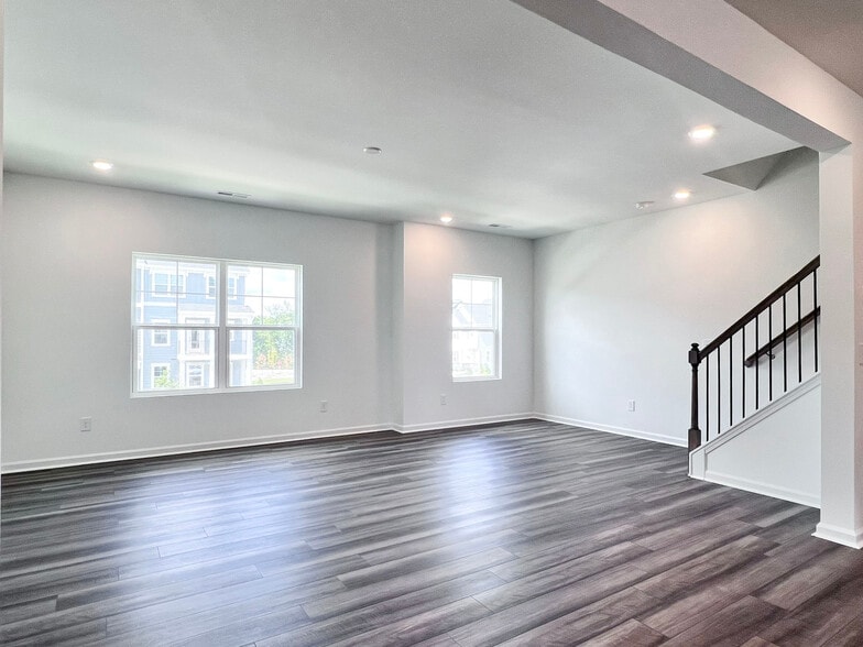 Building Photo - 1421 Jay Rd