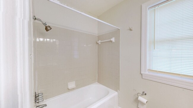 Building Photo - Newly Renovated 2 Bed/1 Bath Home in Camp Taylor