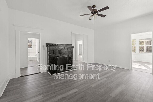 Building Photo - 1217 Fulton Ave SW