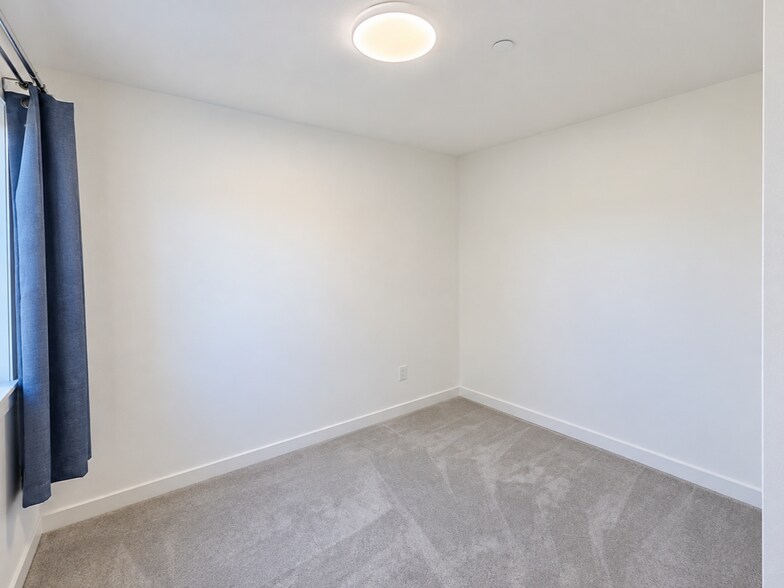Building Photo - 2151 N 147th St