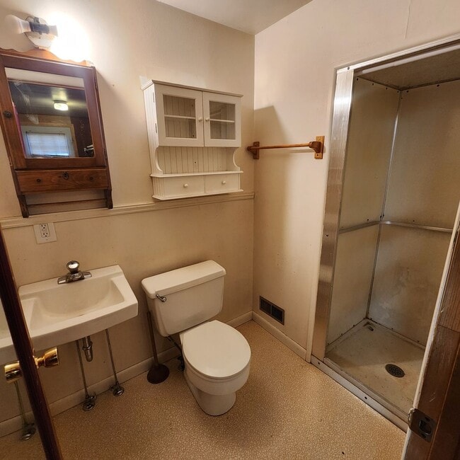 Building Photo - One Level Westside Ranch 4 bd, Single Garage