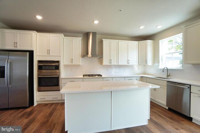 Building Photo - 4823 Lincoln Aly