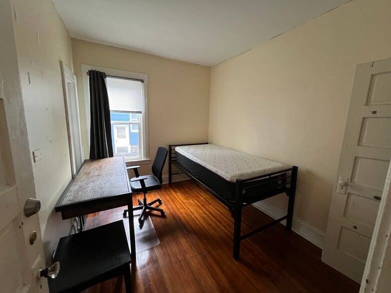Bedroom 3 - 852 Sumner Ave