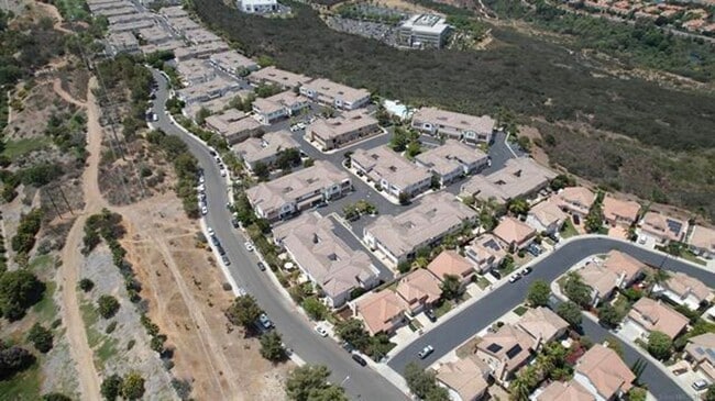 Building Photo - Recently Remodeled- 3 Bed 2.5 Bath 2 Story...