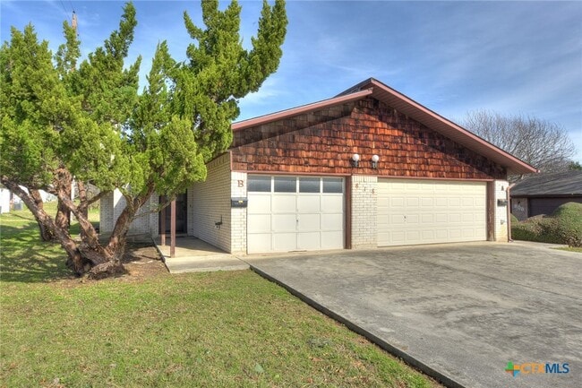 Primary Photo - 818 Lois St