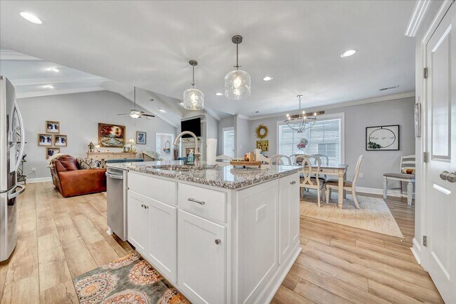Building Photo - Beautiful 4BR/2.5BA  Full Brick Home in Co...