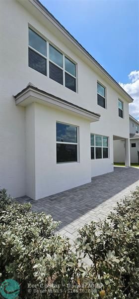Building Photo - 5461 Empire Dr