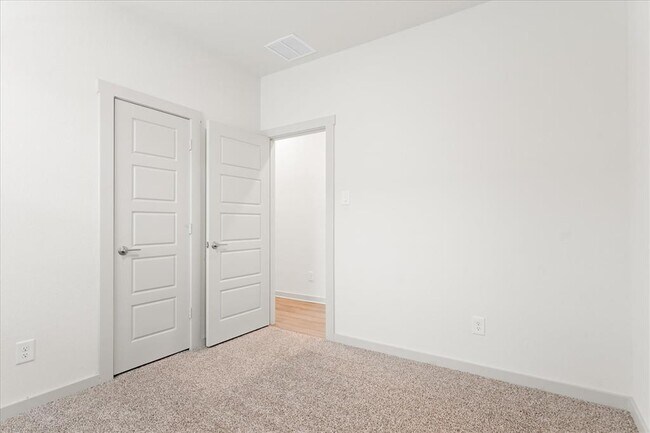 Building Photo - 523 Millbrook Blvd