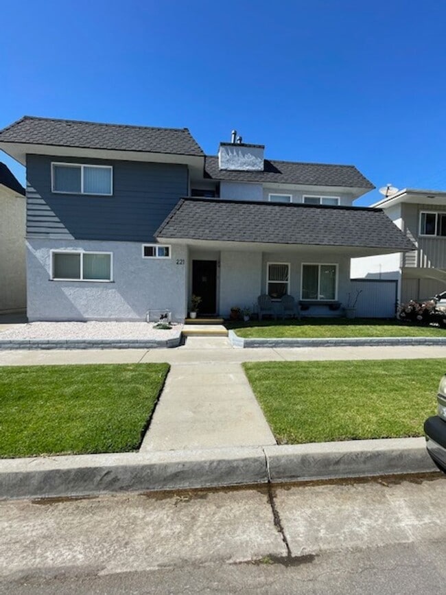 Building Photo - Spacious 2 Bedroom Unit in Huntington Beach