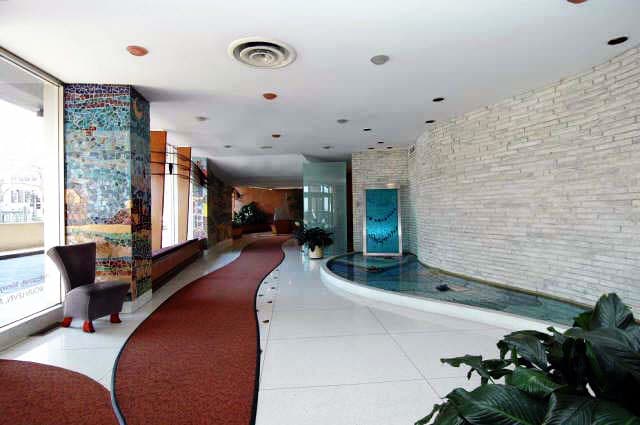 Building Photo - 6301 N Sheridan Rd