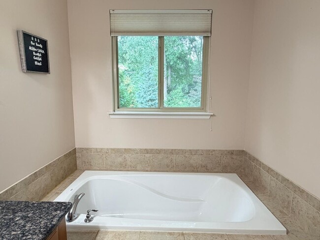 Building Photo - 2708 Trillium Hills Dr