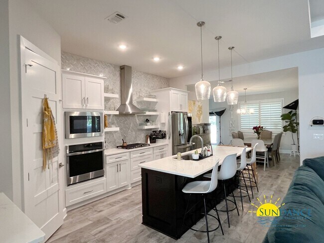 Building Photo - Efficient Solar 4-Bedroom Home in Navarre’s La Fontaine Gated Community with Deeded Beach Access!