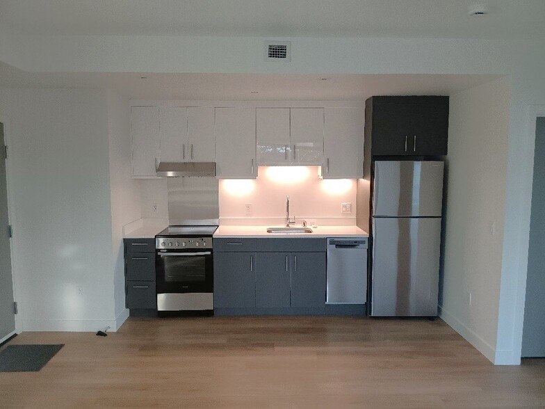 Building Photo - 6732 40th Ave S