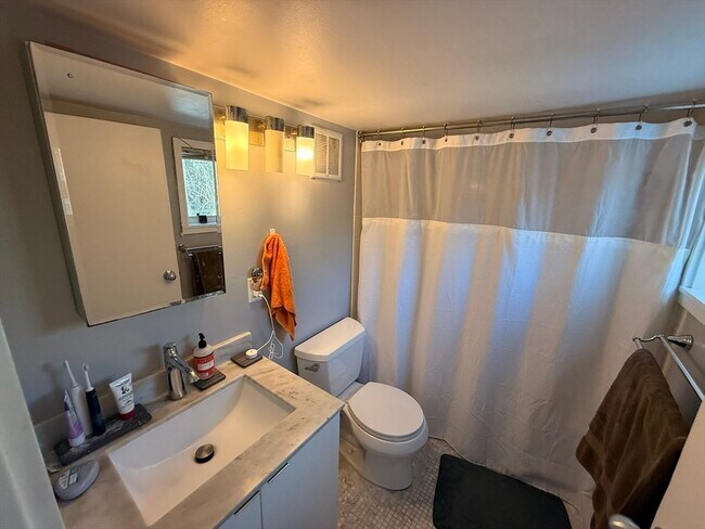 Building Photo - 69 Seaverns Ave