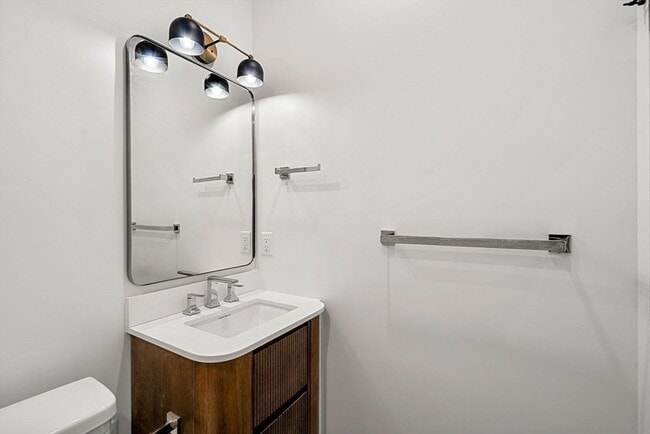 Building Photo - 309 Broadway