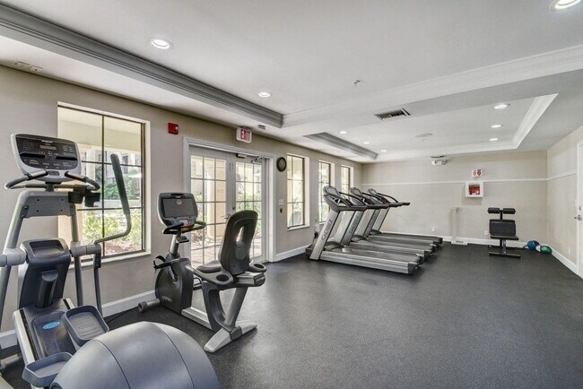 Building Photo - 720 S Sapodilla Ave