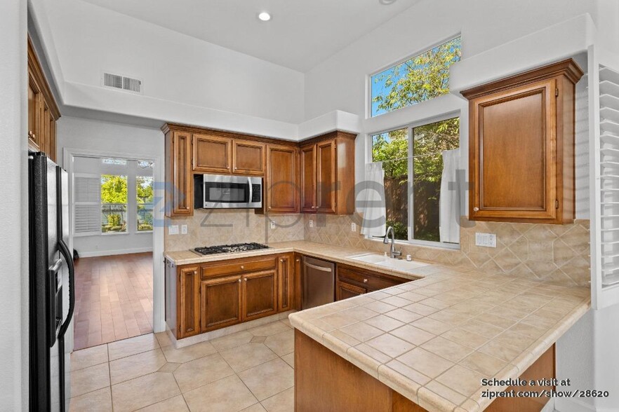 Building Photo - 9307 Mediar Dr