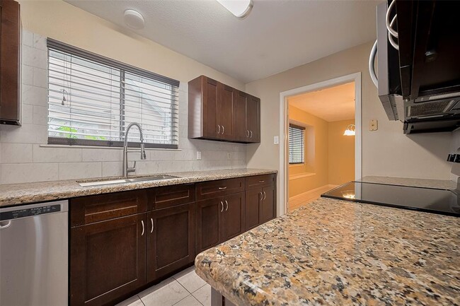 Building Photo - 13126 Kingsmill Dr