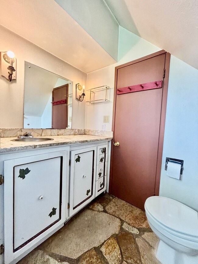 Building Photo - 2 Bed / 2 Bath Lakeview Bellevue cottage $2,845/month