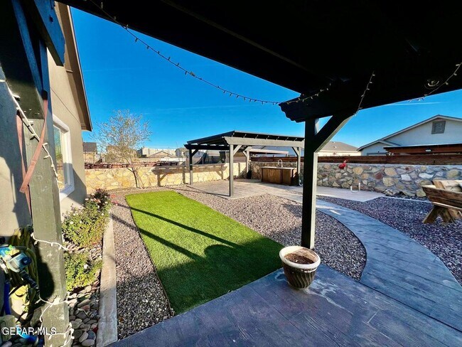 Building Photo - 10148 Red Vly