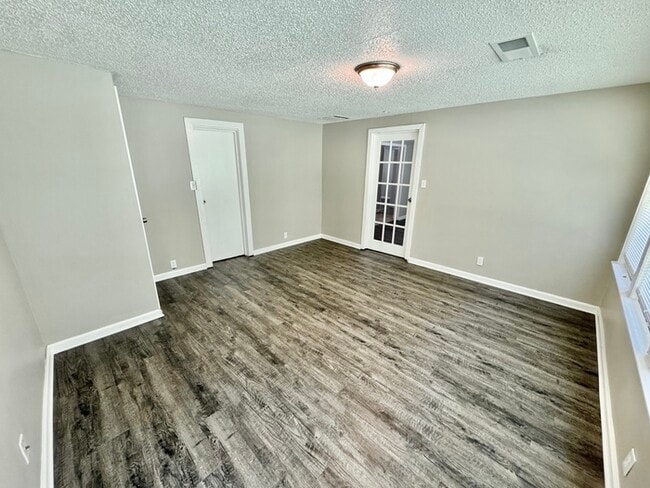 Building Photo - 791 Eyers Rd