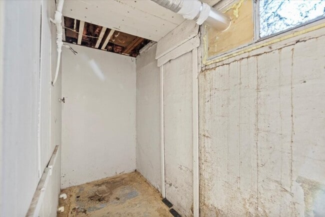 Building Photo - 1104 E Dewey Ave