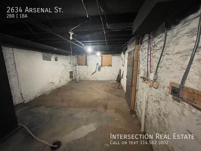 Building Photo - 2634 Arsenal St