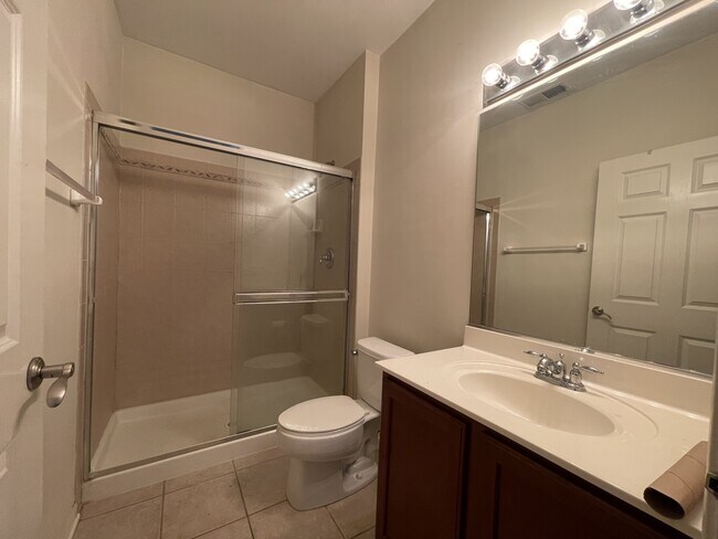 Building Photo - 4702 N Lamon Ave