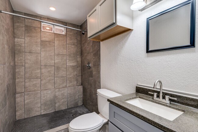 Building Photo - MONTICELLO PARK STUDIO APARTMENT