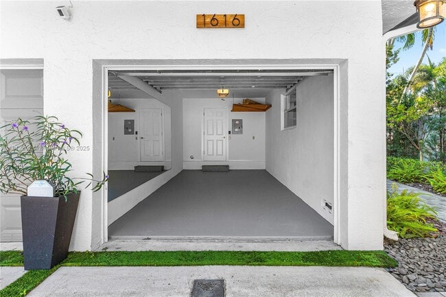 Building Photo - 1616 NE 5th St