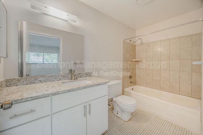 Building Photo - 605 Northlake Blvd