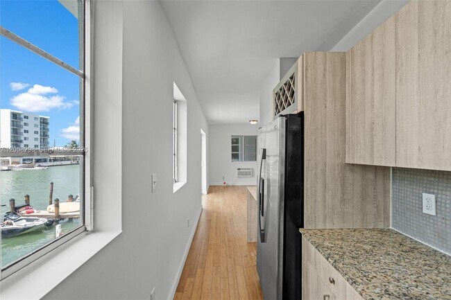 Building Photo - 7950 Tatum Waterway Dr