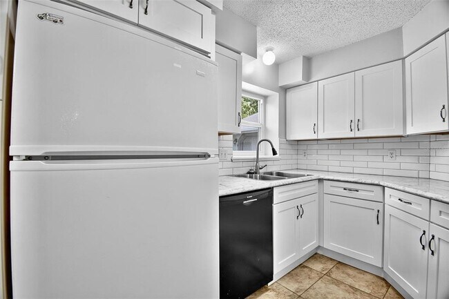 Building Photo - 73 Buttonworth Dr