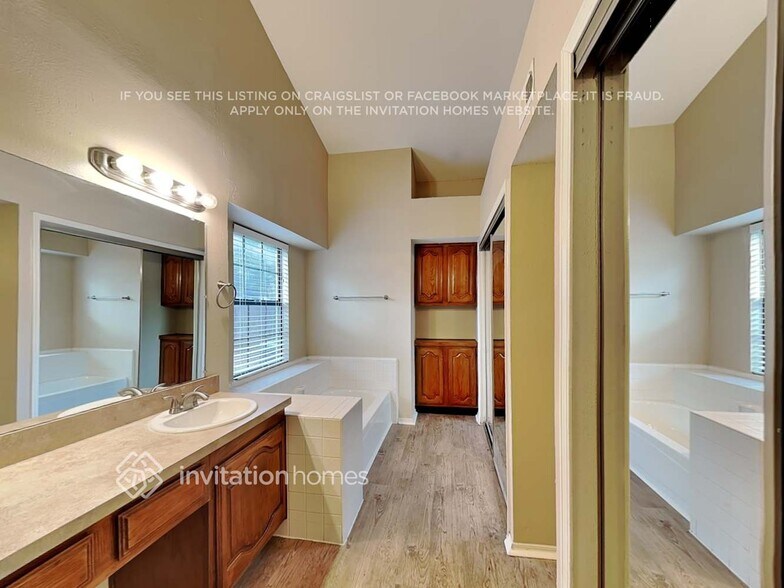 Building Photo - 5307 Pocassett Dr