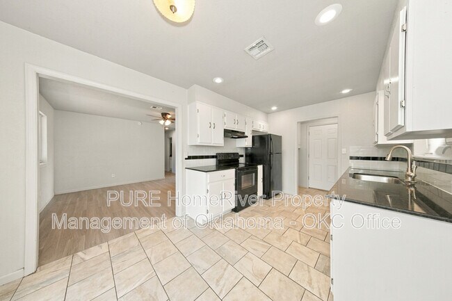 Building Photo - 2721 SE 49th St