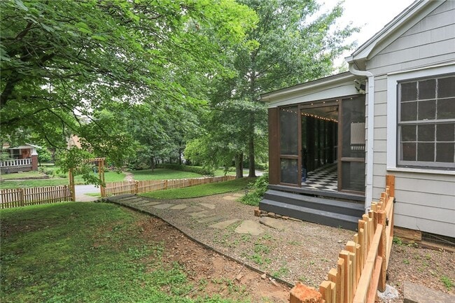 Building Photo - 610 N Olive Ave