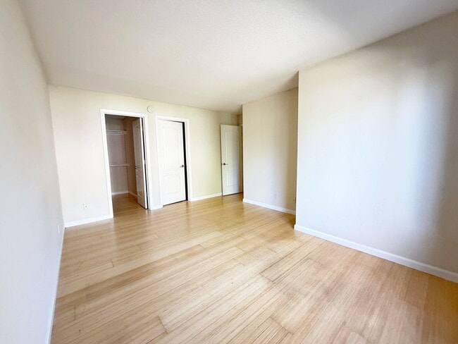 Building Photo - Deluxe Condo-2BR / 2BA near Santana Row/Santa Clara Valley Medical Center