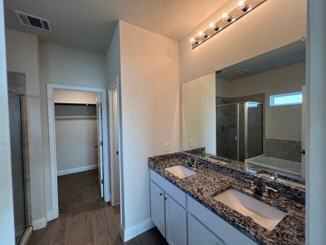 Building Photo - 207 Colorado Cyn