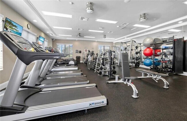 Building Photo - ***STUNNING FURNISHED/ UNFURNISHED ANNUAL*...