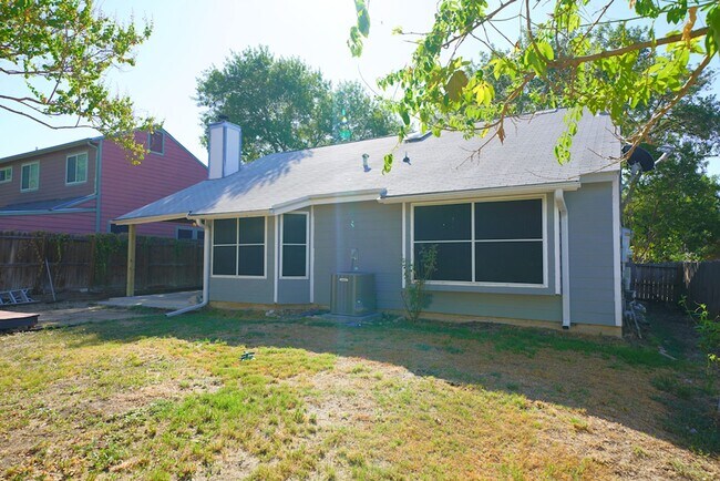 Building Photo - Great Home Near Randolph AFB - Realtor Com...