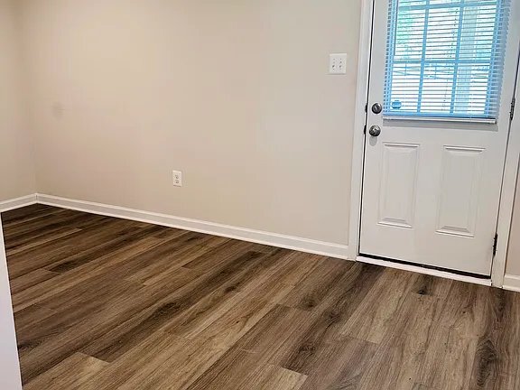 Building Photo - 303 Bait Rd