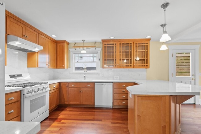 Building Photo - 5Bd/2Ba Seattle Home