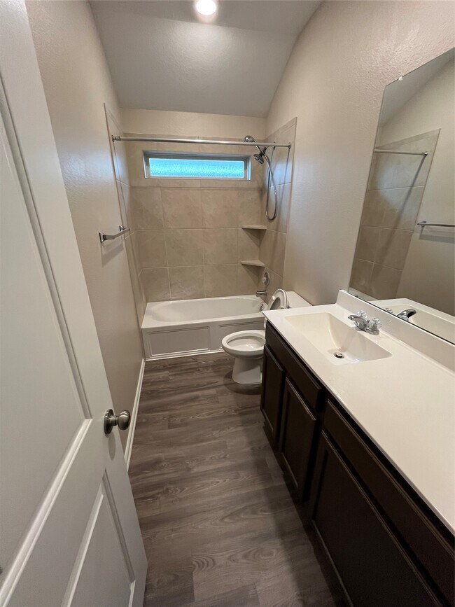 Building Photo - 19024 Pinewood Grove Trl