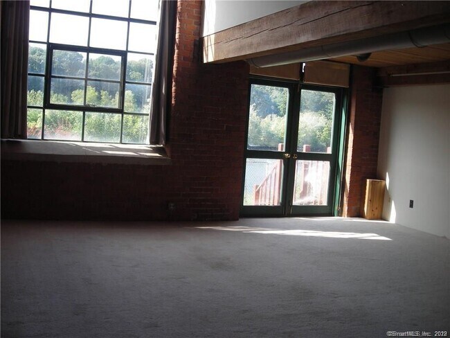 Building Photo - 68 Thermos Ave