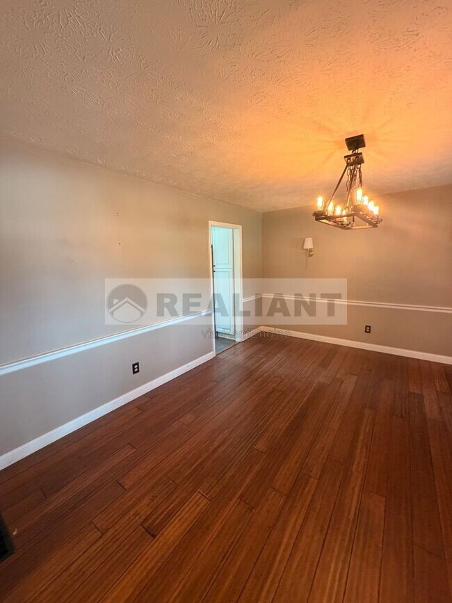 Building Photo - 416 Quail Run Rd