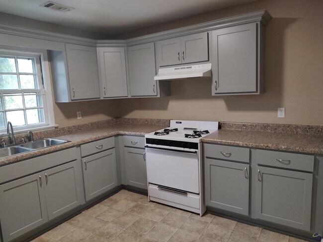 Building Photo - 1007 Third St