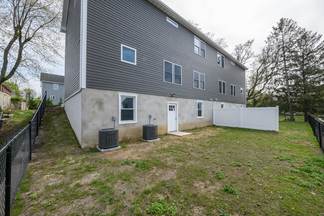 Building Photo - 314 Bordentown Ave