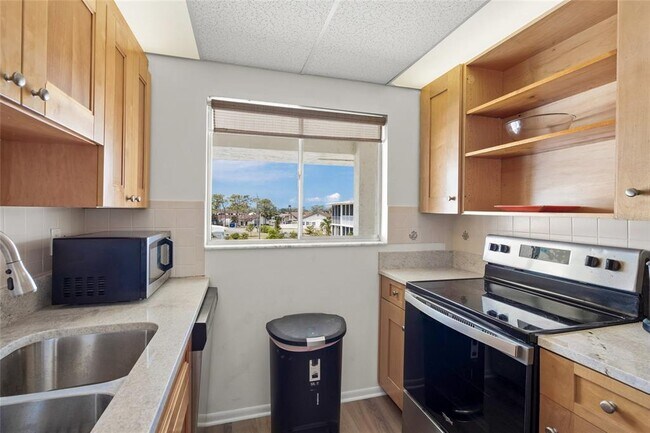 Building Photo - 708 S Tamiami Trl